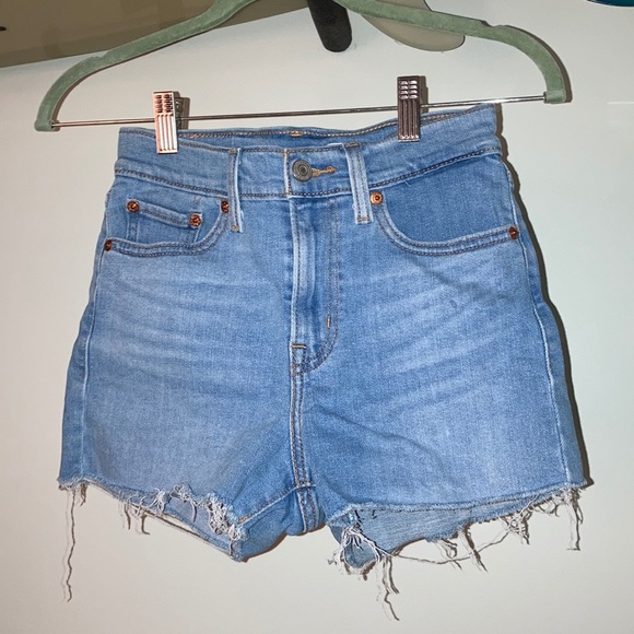 Levis high rise shorts - Picture 3 of 4
